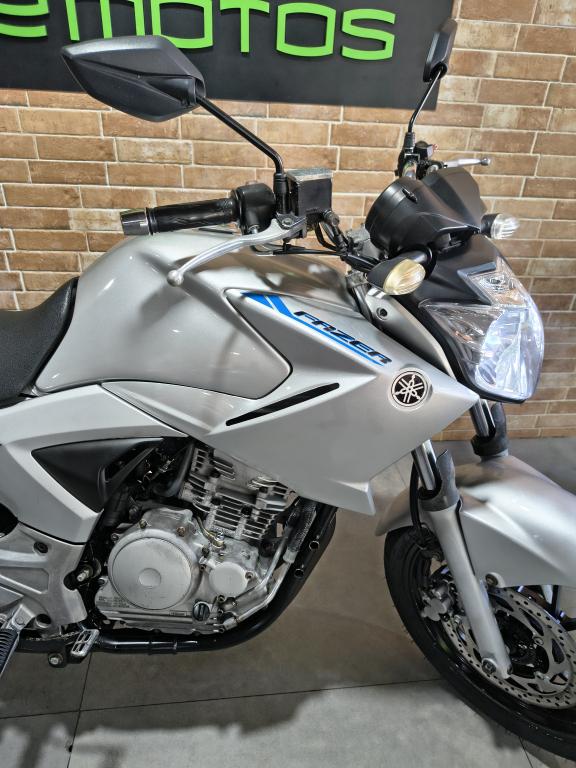 YAMAHA YS Fazer 250 - Foto