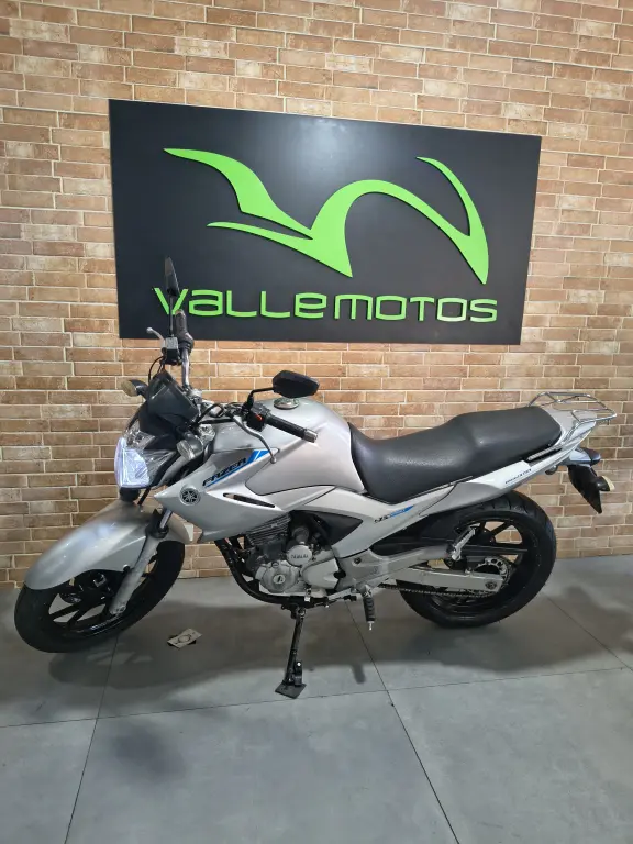 YAMAHA YS Fazer 250 - Foto