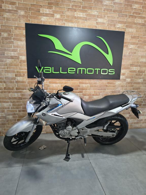 YAMAHA YS Fazer 250 - Foto