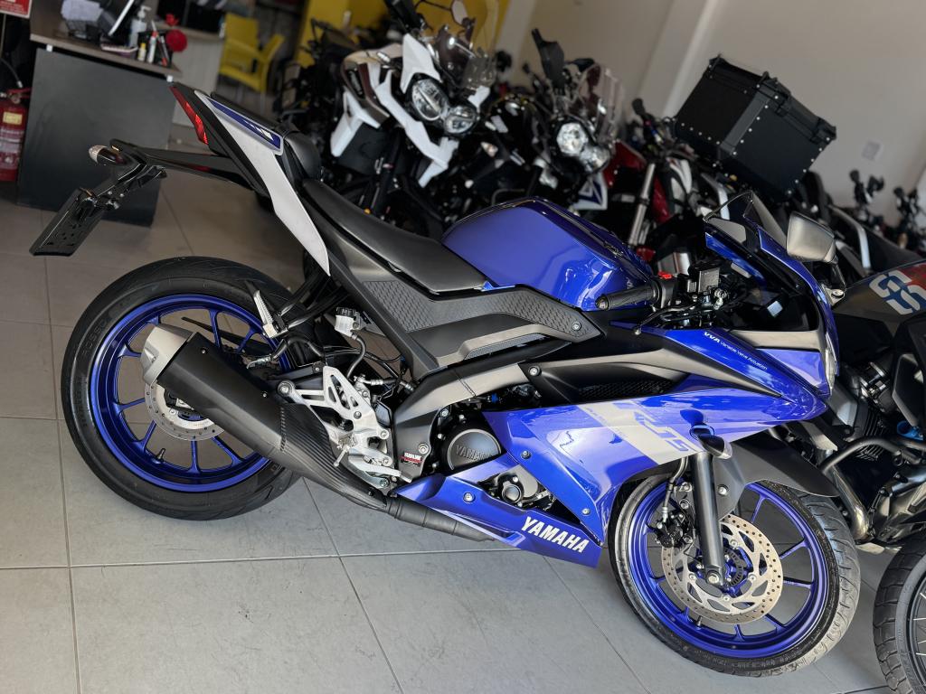 YAMAHA YZF R15 150 - Foto