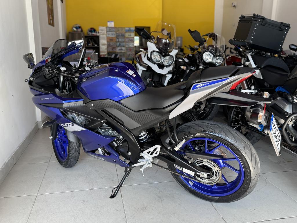 YAMAHA YZF R15 150 - Foto