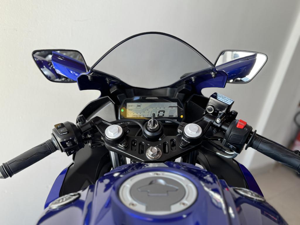 YAMAHA YZF R15 150 - Foto