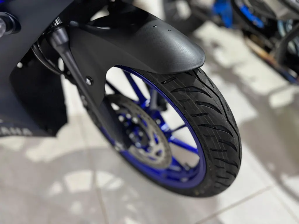 YAMAHA YZF R15 150 - Foto