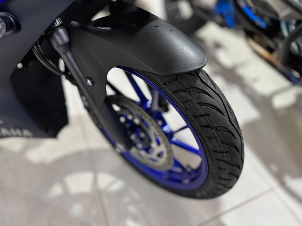 YAMAHA YZF R15 150 - Foto