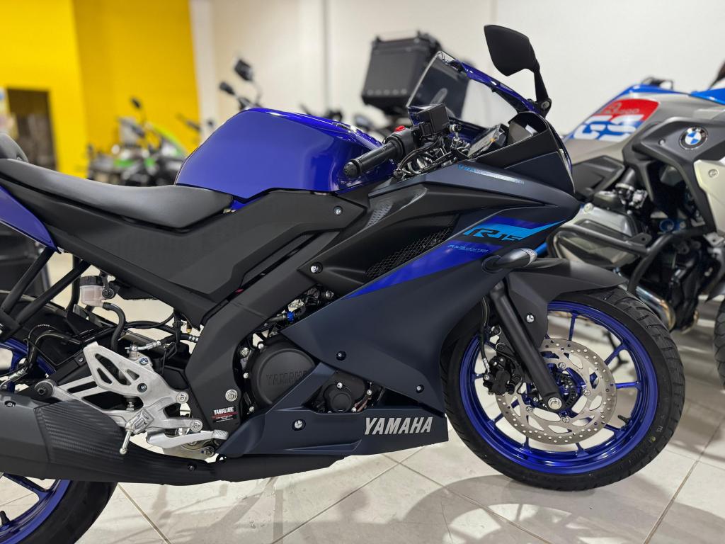 YAMAHA YZF R15 150 - Foto