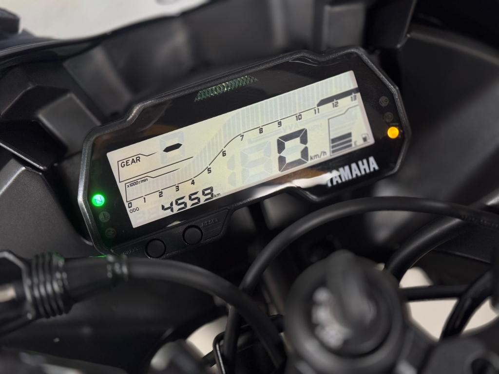 YAMAHA YZF R15 150 - Foto