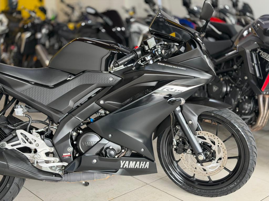 YAMAHA YZF R15 150 - Foto