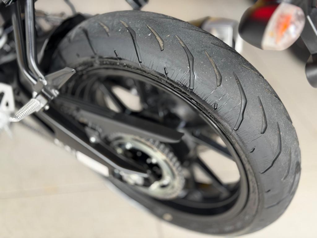 YAMAHA YZF R15 150 - Foto