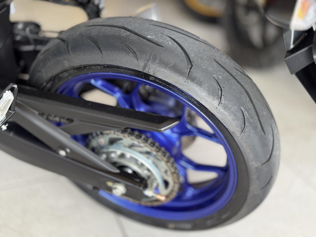 YAMAHA YZF R3 300 - Foto