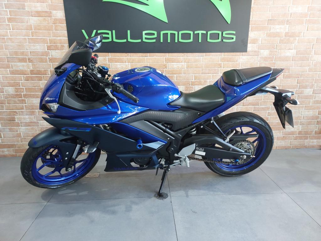 YAMAHA YZF R3 320 - Foto