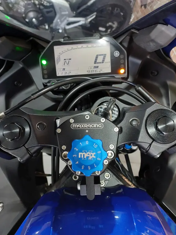 YAMAHA YZF R3 320 - Foto