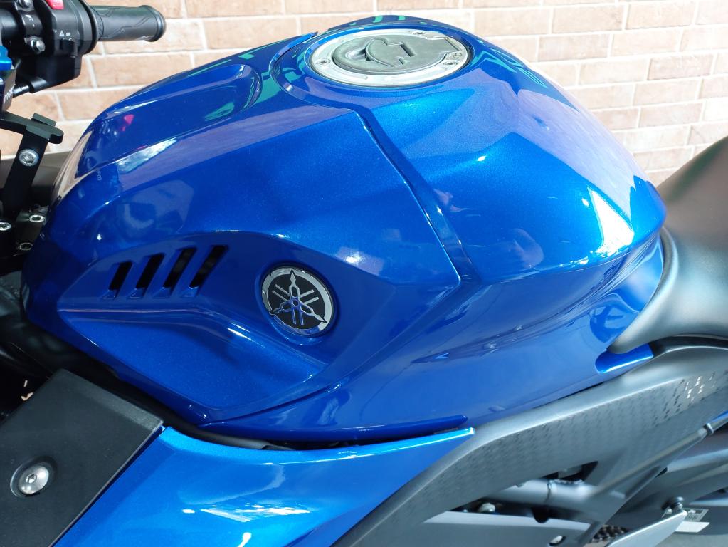 YAMAHA YZF R3 320 - Foto