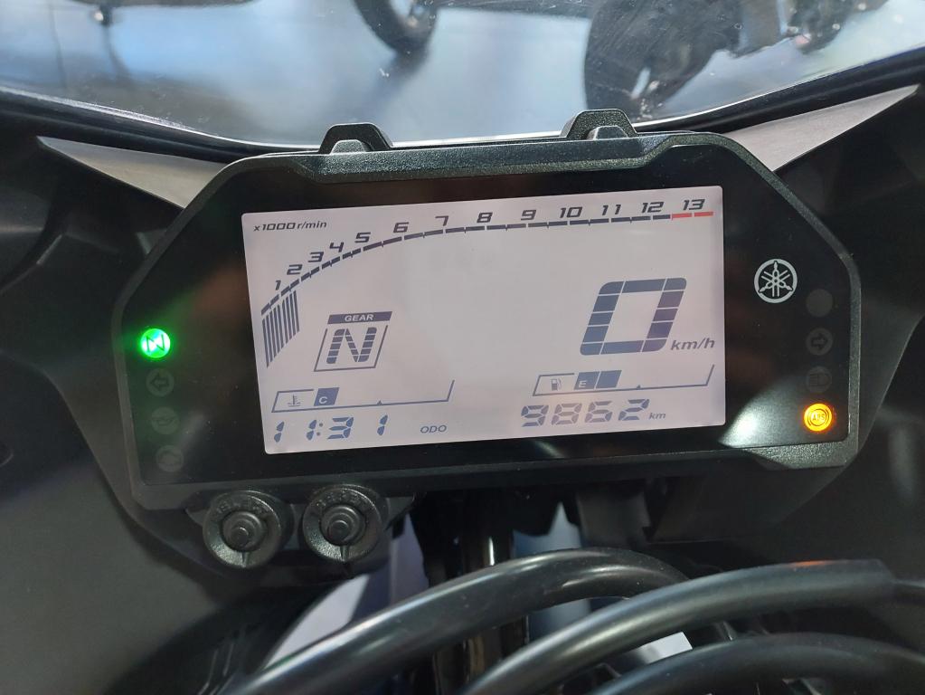 YAMAHA YZF R3 320 - Foto
