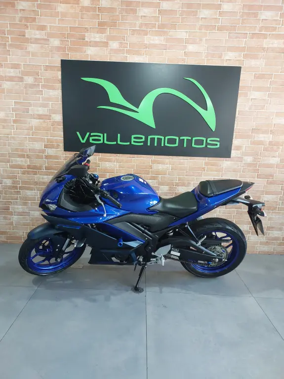 YAMAHA YZF R3 320 - Foto