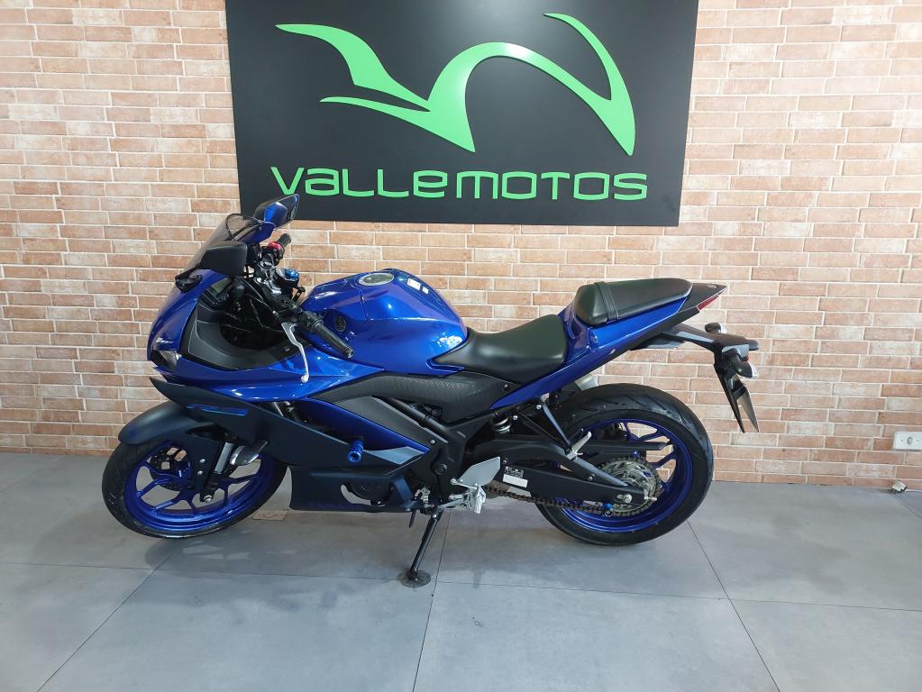 YAMAHA YZF R3 320 - Foto