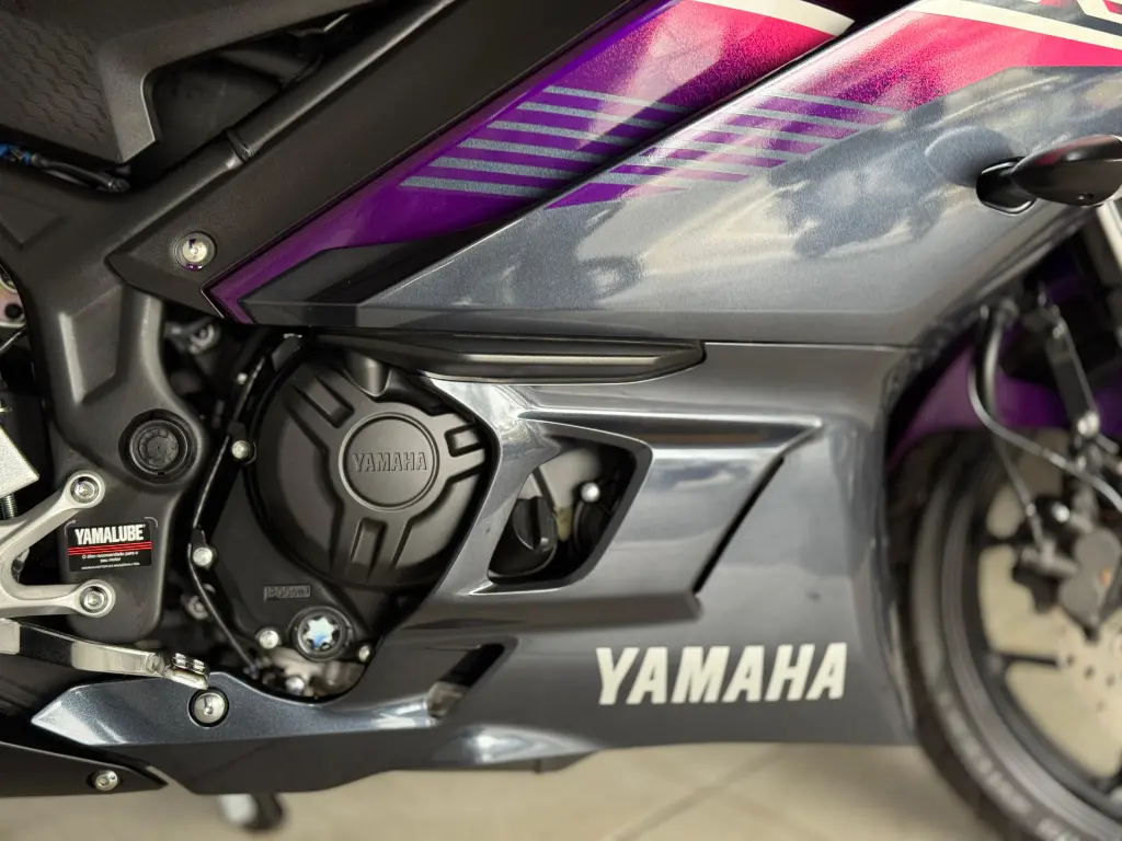 YAMAHA YZF R3 320 - Foto