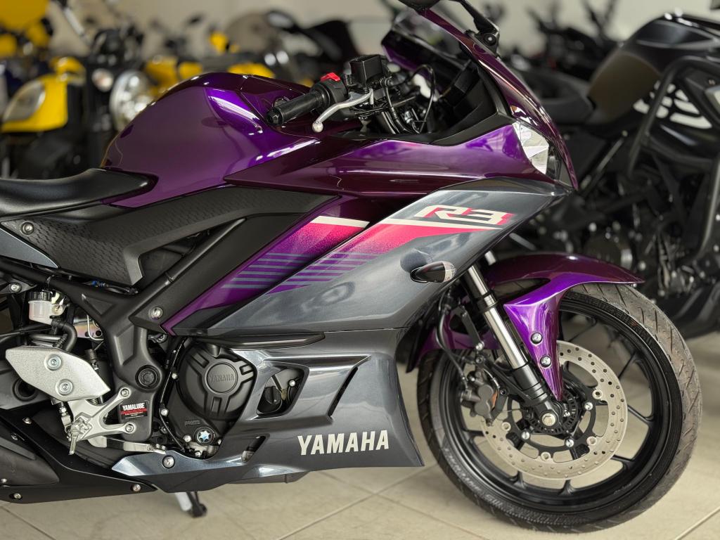 YAMAHA YZF R3 320 - Foto