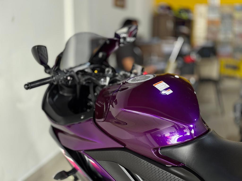 YAMAHA YZF R3 320 - Foto