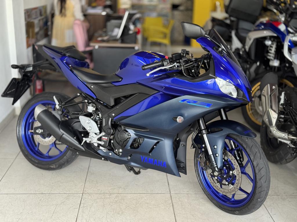 YAMAHA YZF R3 320 - Foto