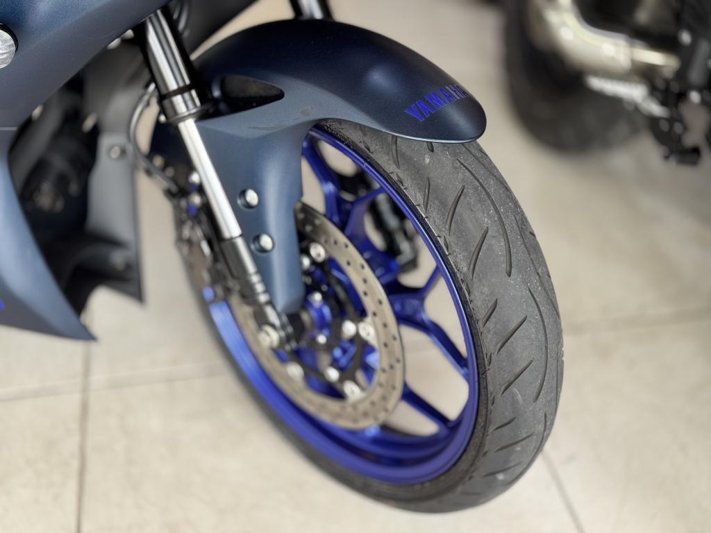 YAMAHA YZF R3 320 - Foto