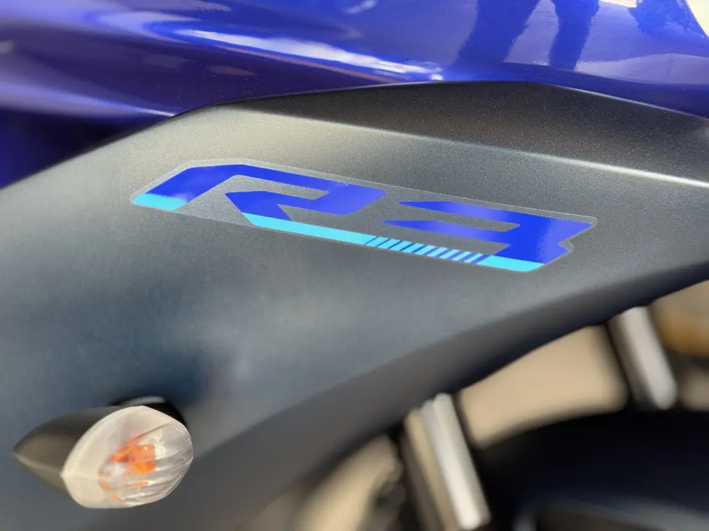 YAMAHA YZF R3 320 - Foto