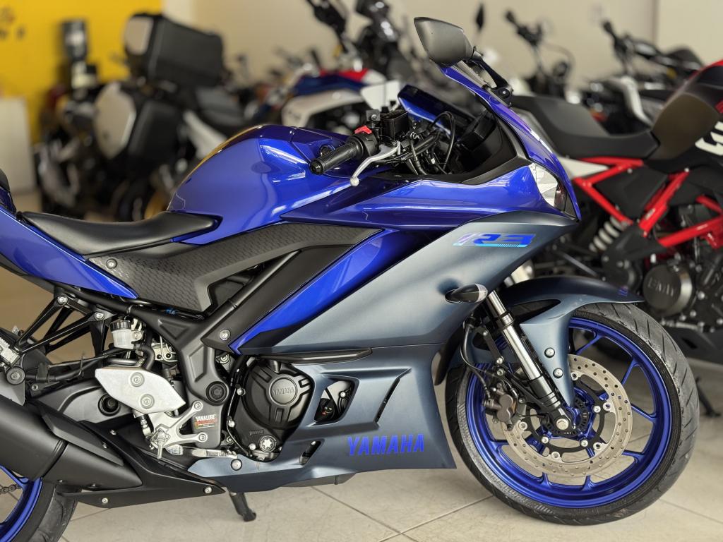 YAMAHA YZF R3 320 - Foto