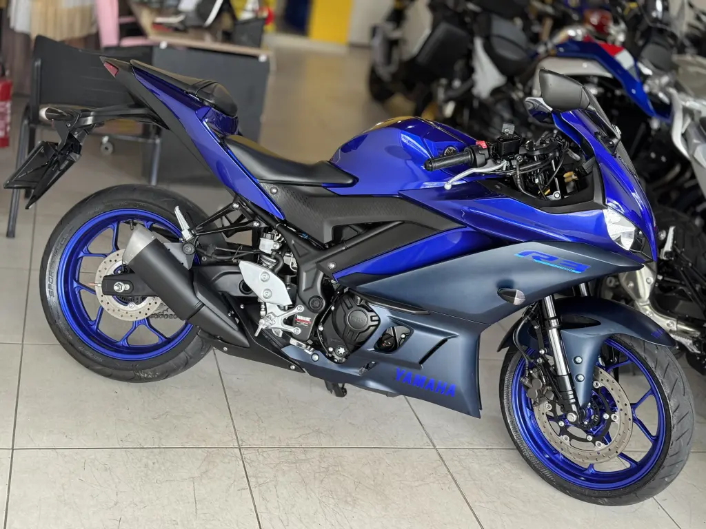 YAMAHA YZF R3 320 - Foto