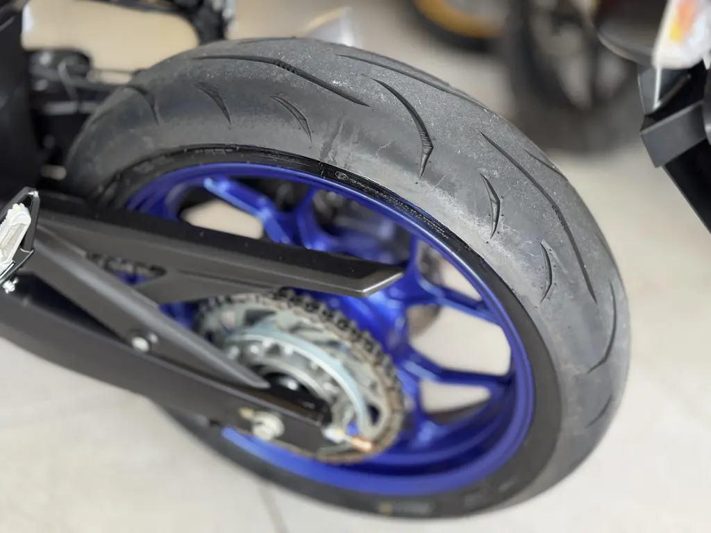 YAMAHA YZF R3 320 - Foto