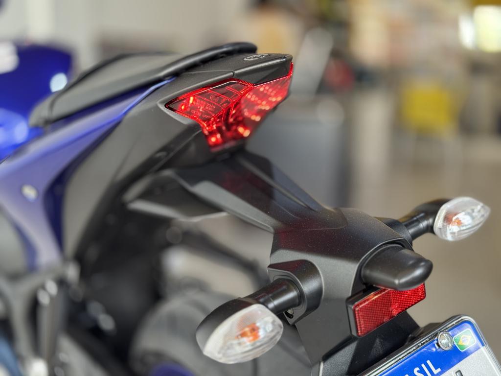 YAMAHA YZF R3 320 - Foto