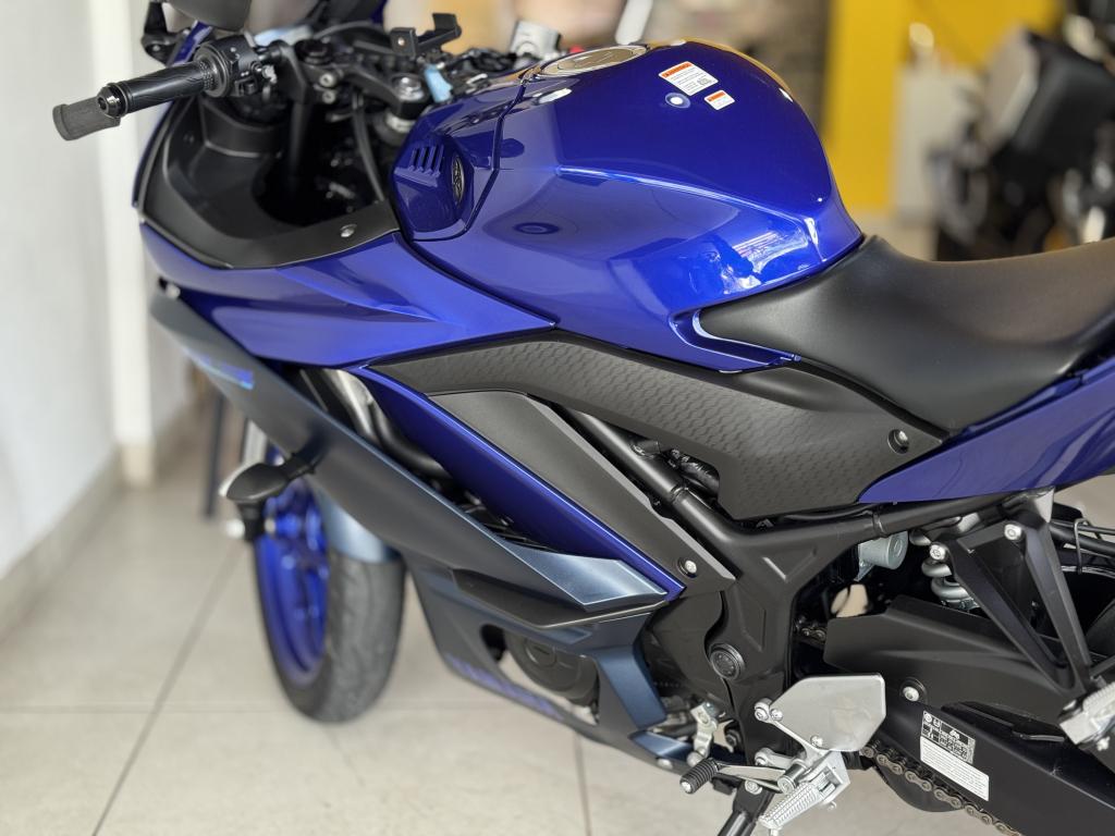 YAMAHA YZF R3 320 - Foto