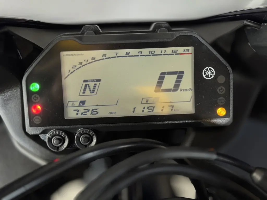 YAMAHA YZF R3 320 - Foto