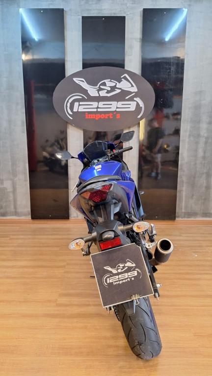YAMAHA YZF R3 320 - Foto