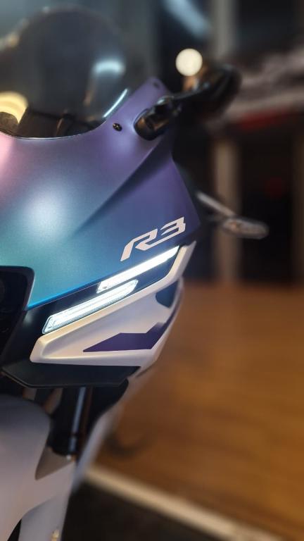 YAMAHA YZF R3 320 - Foto