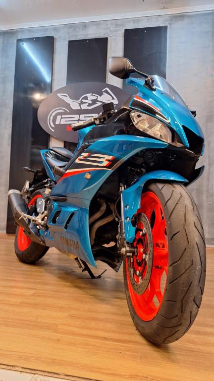 YAMAHA YZF R3 320 - Foto