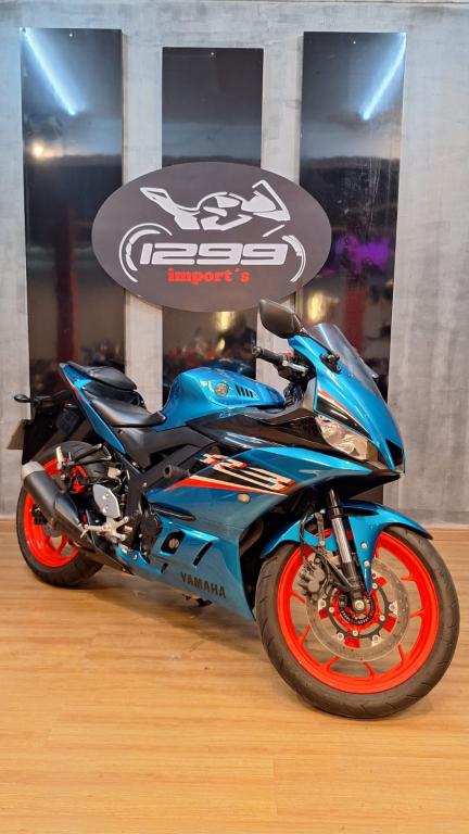 YAMAHA YZF R3 320 - Foto