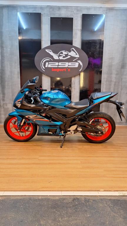 YAMAHA YZF R3 320 - Foto
