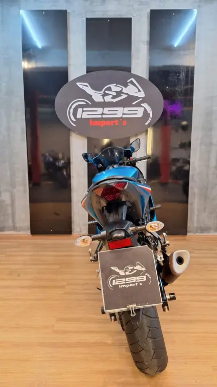 YAMAHA YZF R3 320 - Foto