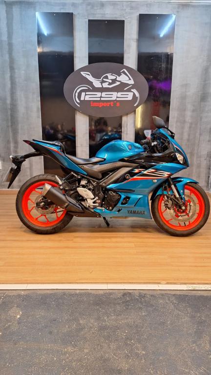 YAMAHA YZF R3 320 - Foto