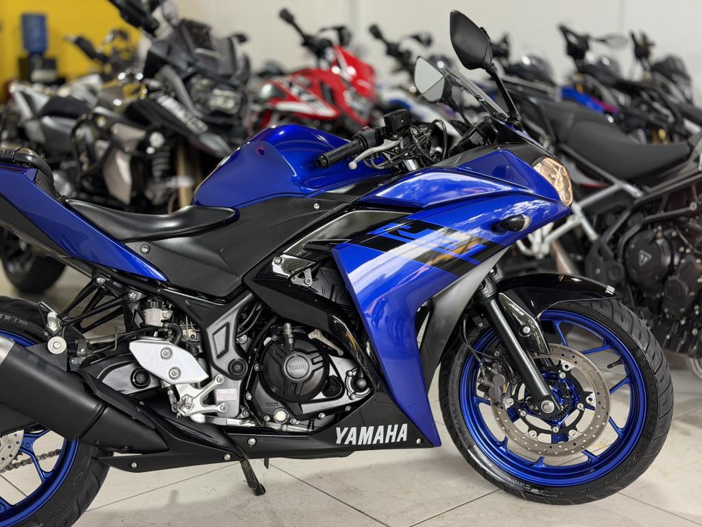YAMAHA YZF R3 320 - Foto