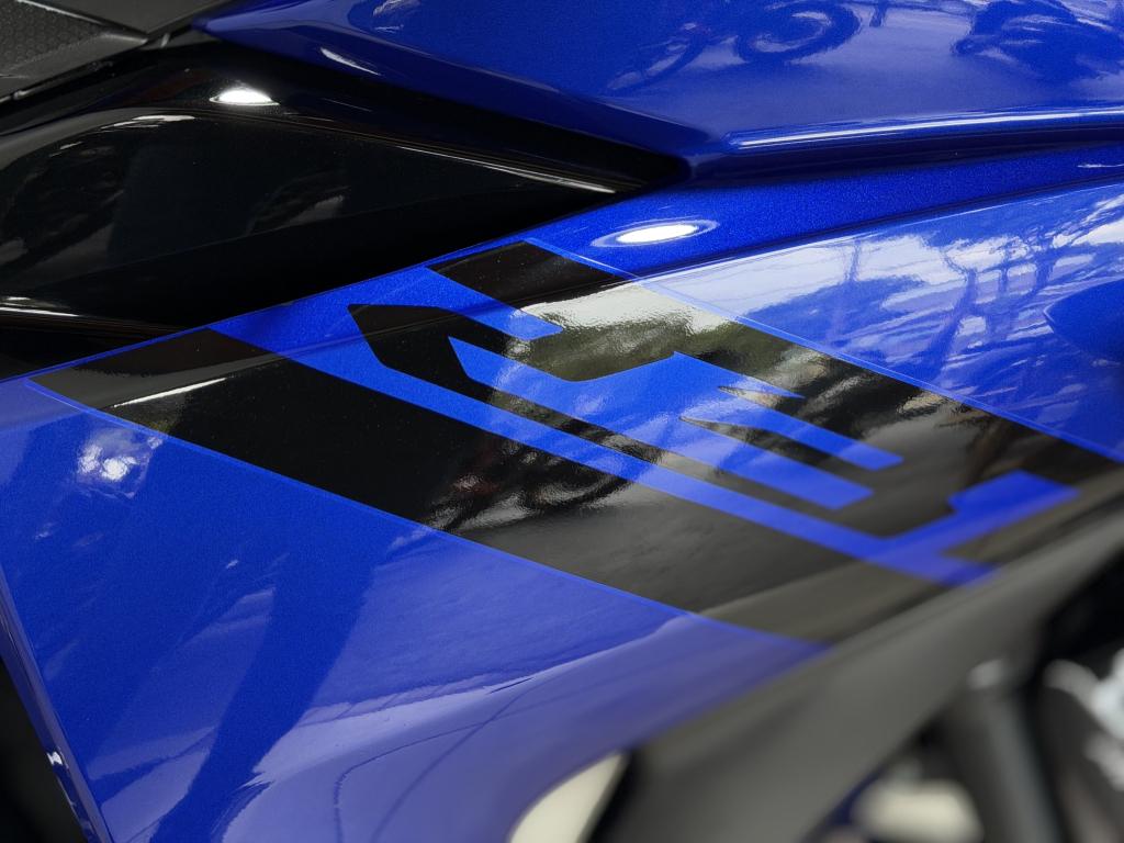 YAMAHA YZF R3 320 - Foto