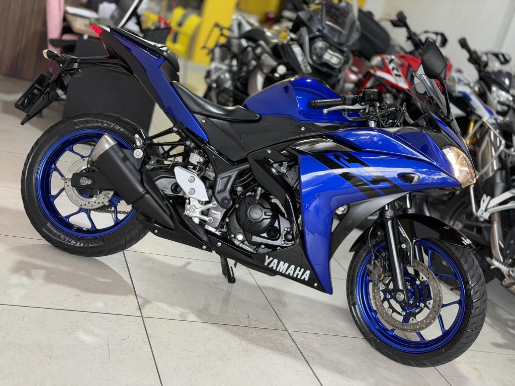 YAMAHA YZF R3 320 - Foto
