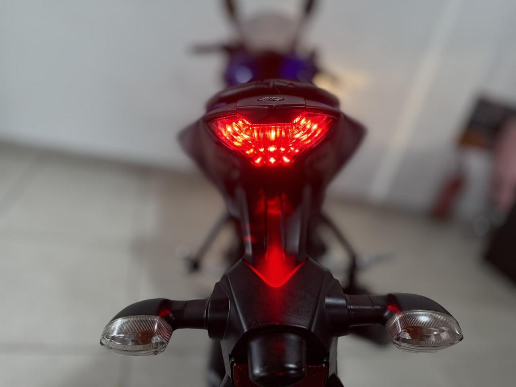 YAMAHA YZF R3 320 - Foto