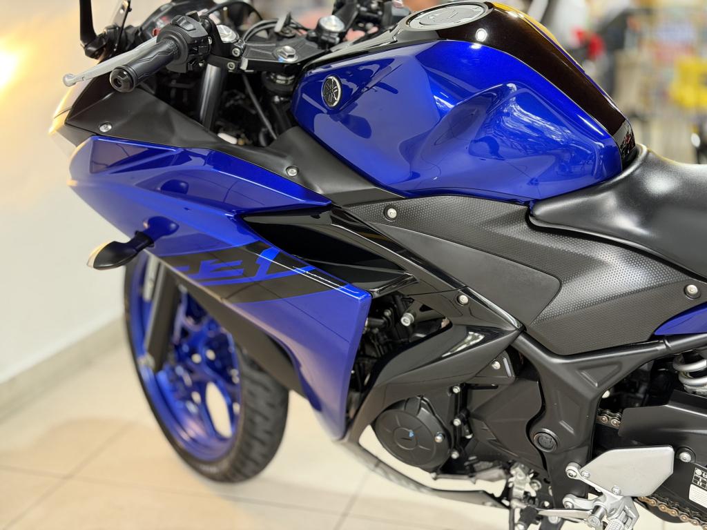YAMAHA YZF R3 320 - Foto