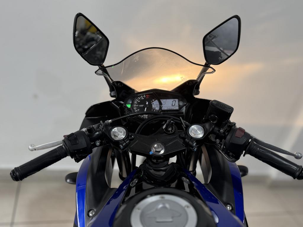YAMAHA YZF R3 320 - Foto