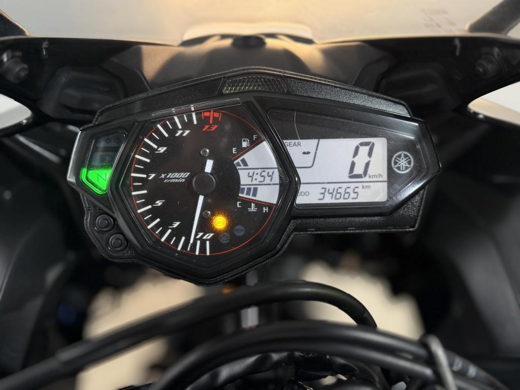 YAMAHA YZF R3 320 - Foto