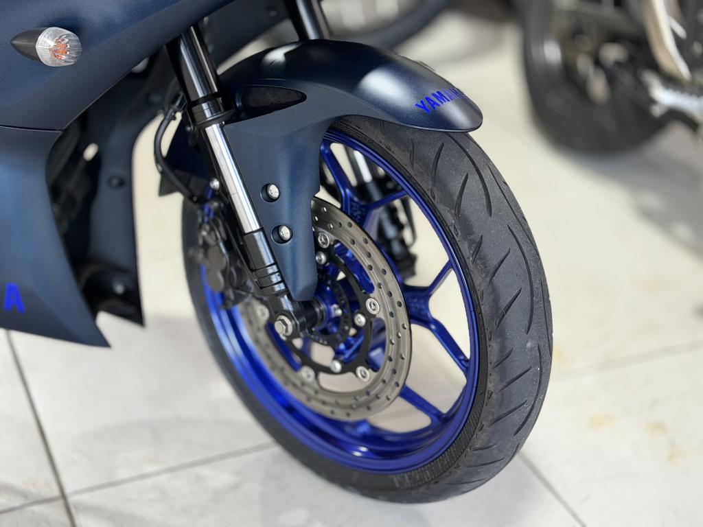 YAMAHA YZF R3 320 - Foto