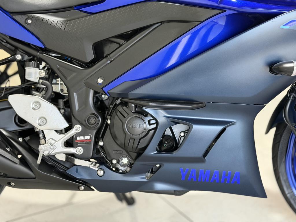 YAMAHA YZF R3 320 - Foto