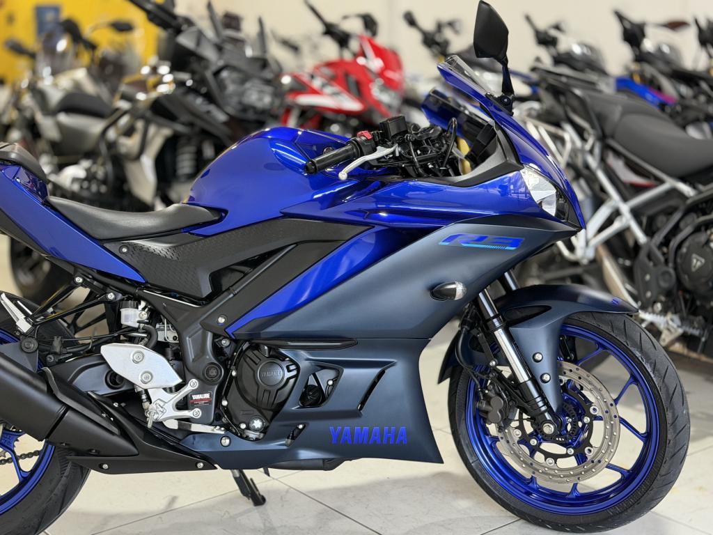 YAMAHA YZF R3 320 - Foto