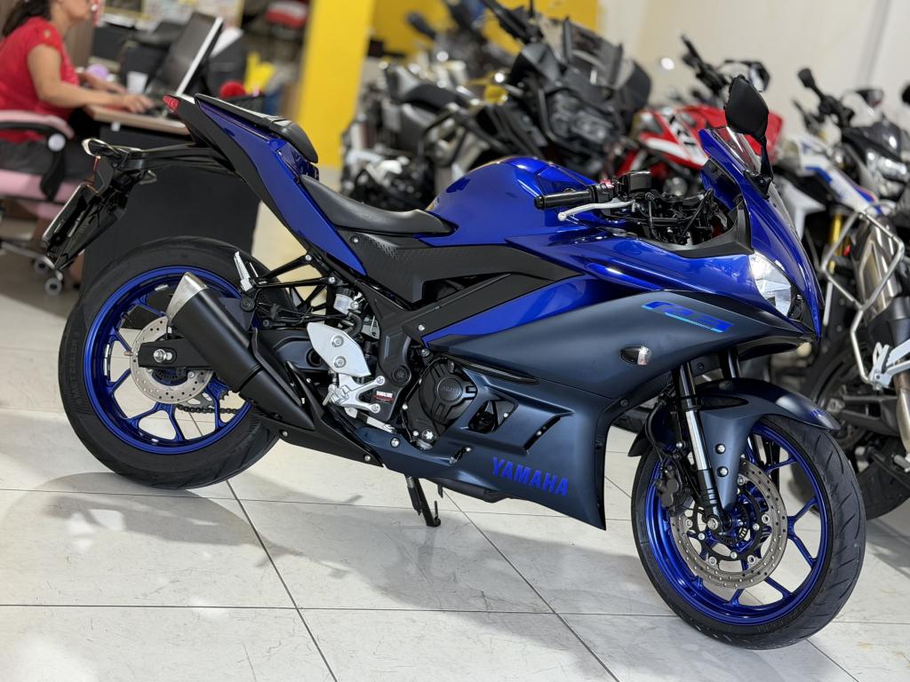 YAMAHA YZF R3 320 - Foto
