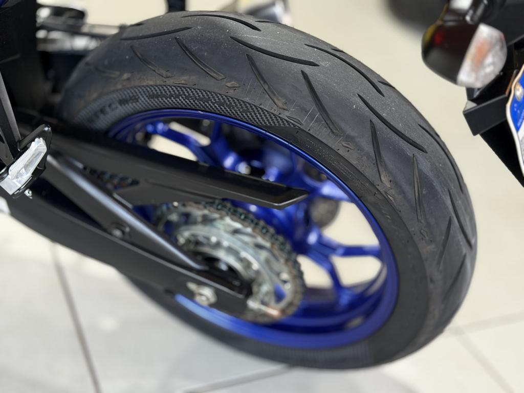 YAMAHA YZF R3 320 - Foto